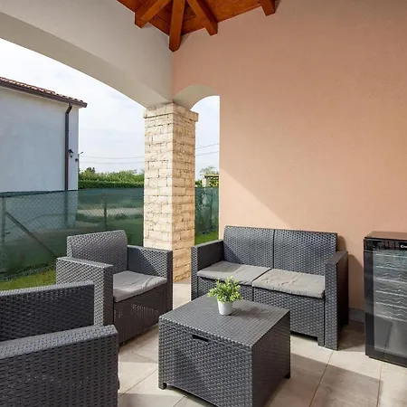 Holiday home Daris *